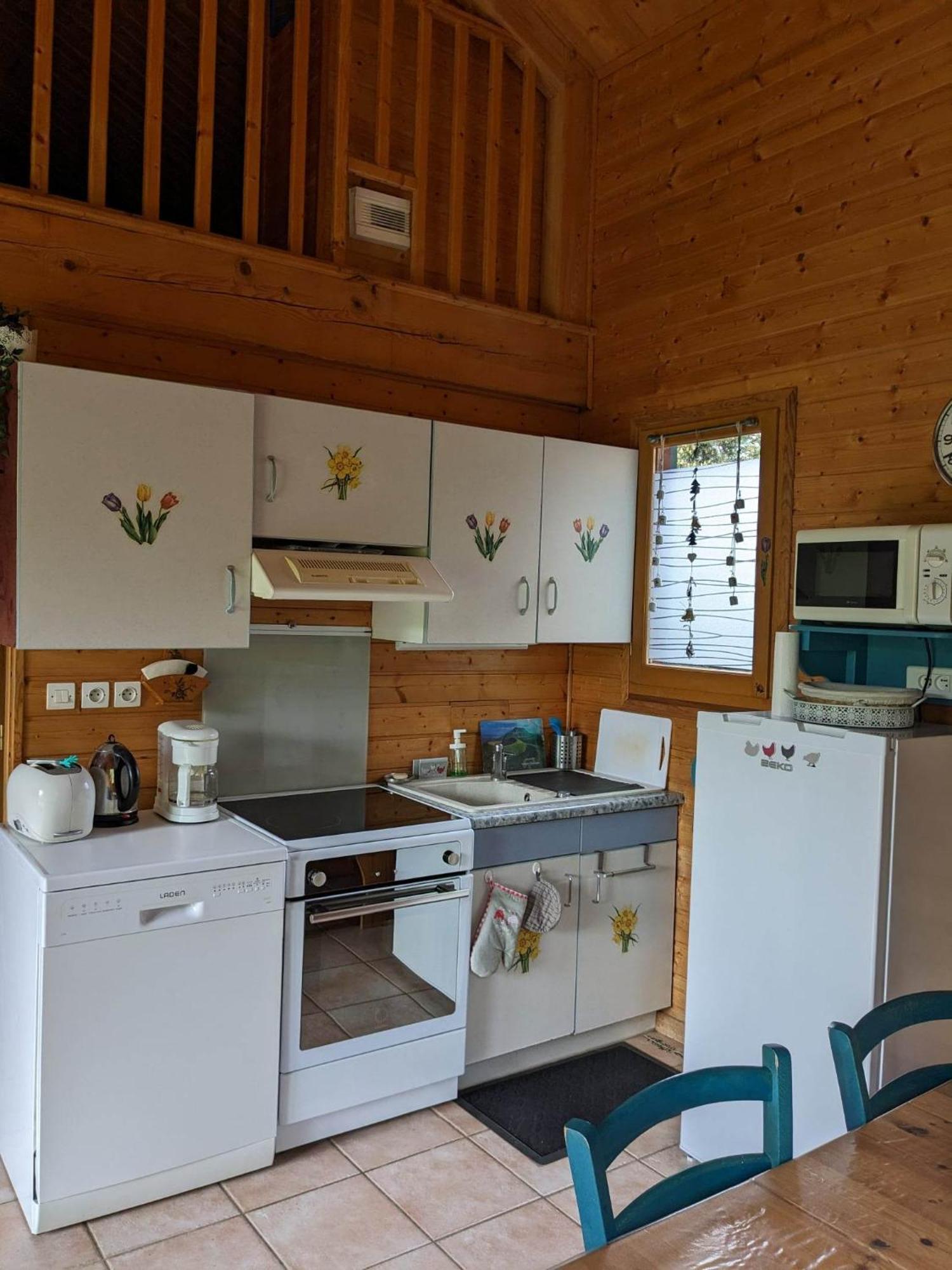 Les Chalets De La Vigne Grande Saint-Floret ภายนอก รูปภาพ