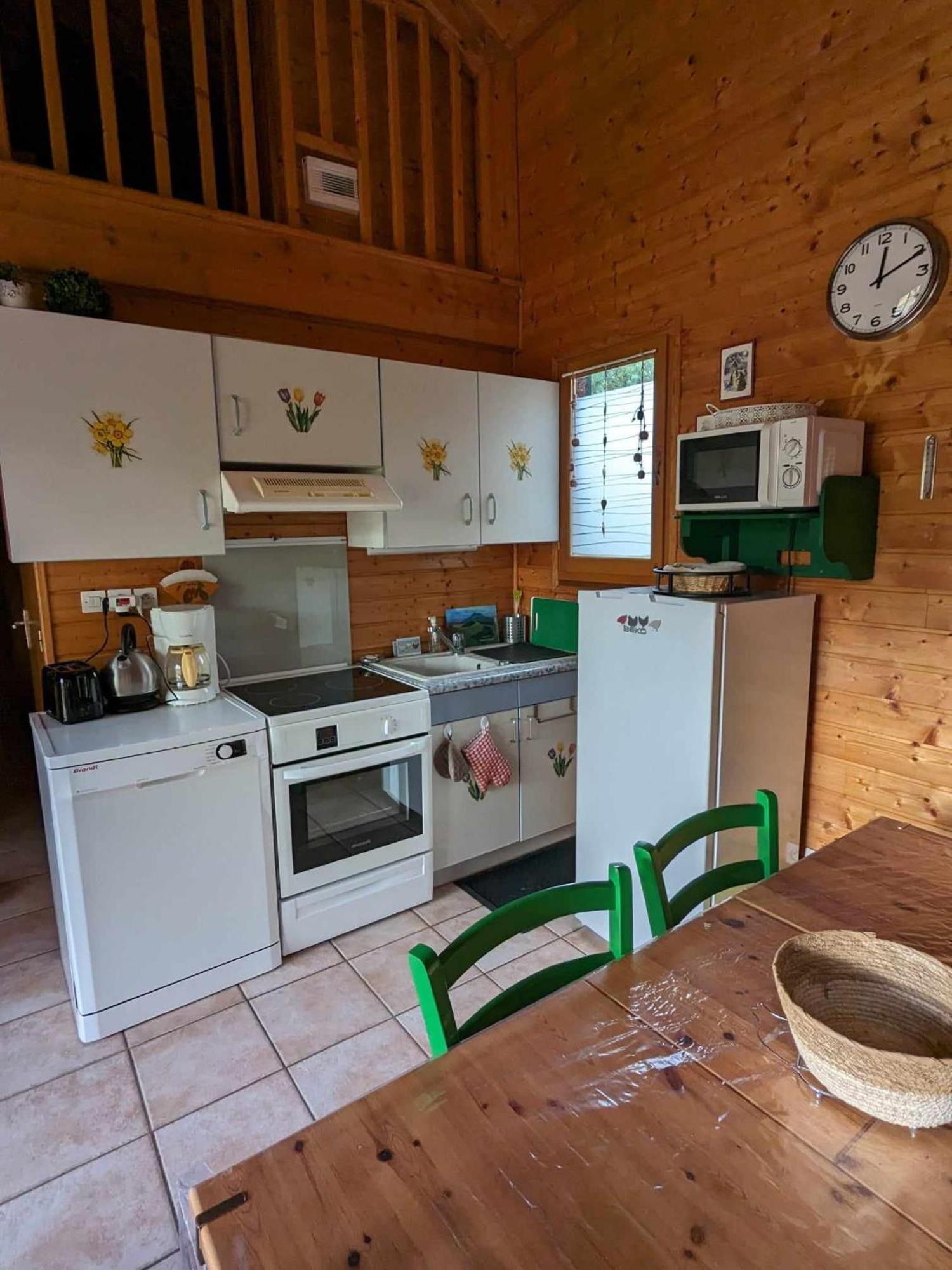 Les Chalets De La Vigne Grande Saint-Floret ภายนอก รูปภาพ